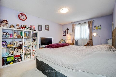 Photo 22 at 304 Charlton Avenue, Brownridge, Vaughan