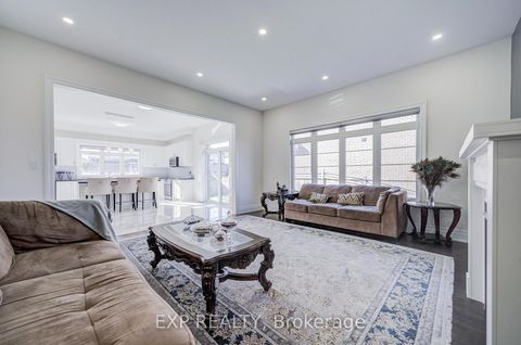 Photo 9 at 2 Pietrowski Drive, Keswick North, Georgina