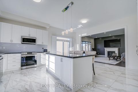 Photo 11 at 2 Pietrowski Drive, Keswick North, Georgina