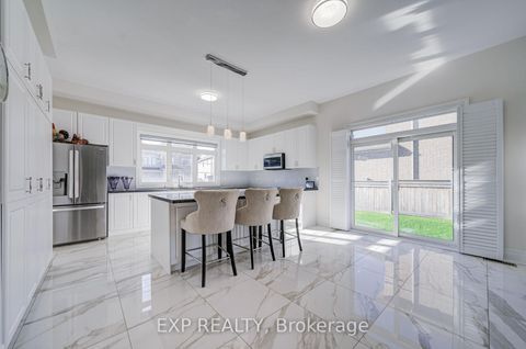 Photo 14 at 2 Pietrowski Drive, Keswick North, Georgina