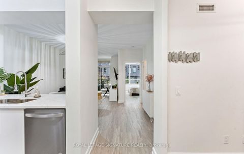 Photo 2 at 206 - 88 Broadway Avenue, Mount Pleasant West, Toronto