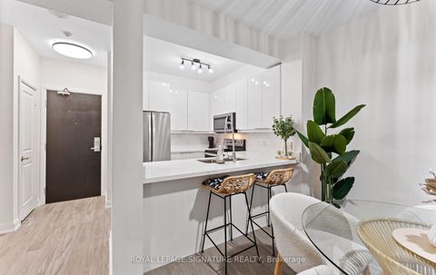 Photo 16 at 206 - 88 Broadway Avenue, Mount Pleasant West, Toronto