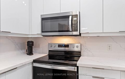 Photo 23 at 206 - 88 Broadway Avenue, Mount Pleasant West, Toronto