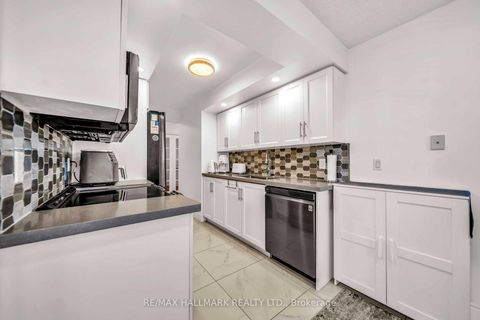 Photo 10 at 1812 - 10 Northtown Way, Willowdale East, Toronto