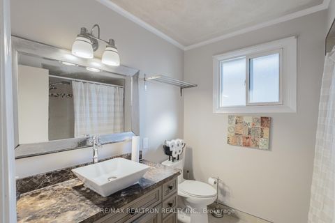 Photo 9 at 92 Bond Crescent, Oak Ridges, Richmond Hill