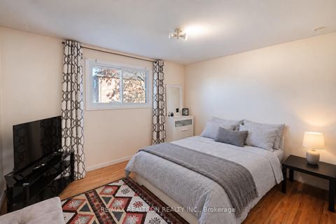 Photo 10 at 92 Bond Crescent, Oak Ridges, Richmond Hill