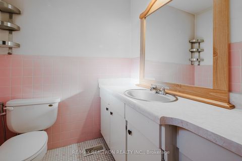 Photo 12 at 92 Bond Crescent, Oak Ridges, Richmond Hill