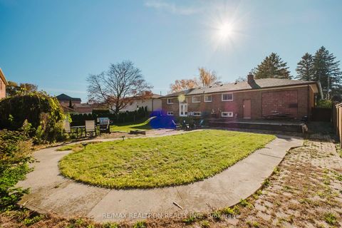 Photo 14 at 92 Bond Crescent, Oak Ridges, Richmond Hill
