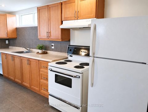 Photo 17 at 92 Bond Crescent, Oak Ridges, Richmond Hill