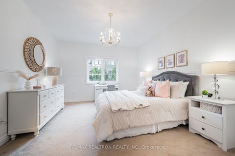 Photo 21 at 95 Woodvalley Crescent, Patterson, Vaughan
