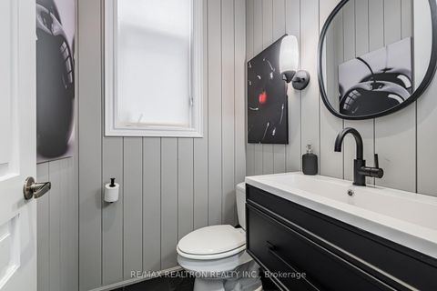 Photo 24 at 95 Woodvalley Crescent, Patterson, Vaughan