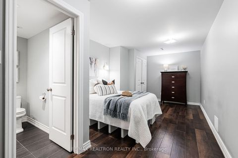 Photo 25 at 95 Woodvalley Crescent, Patterson, Vaughan