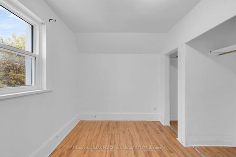 Photo 6 at 108 John Street, Sanford, Barrie