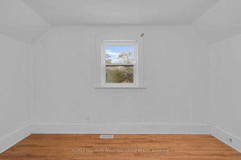 Photo 7 at 108 John Street, Sanford, Barrie