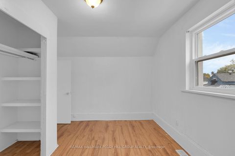 Photo 8 at 108 John Street, Sanford, Barrie