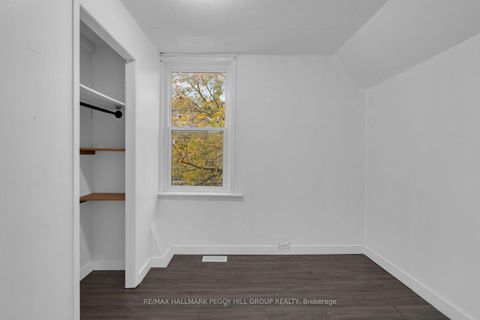 Photo 9 at 108 John Street, Sanford, Barrie