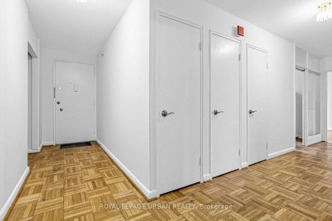 Photo 1 at 17 - 8 Corinth Gardens, Mount Pleasant East, Toronto