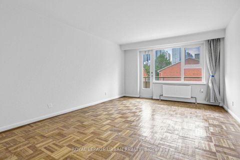Photo 2 at 17 - 8 Corinth Gardens, Mount Pleasant East, Toronto