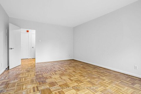 Photo 4 at 17 - 8 Corinth Gardens, Mount Pleasant East, Toronto