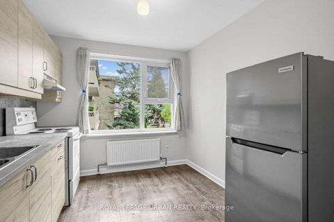 Photo 6 at 17 - 8 Corinth Gardens, Mount Pleasant East, Toronto