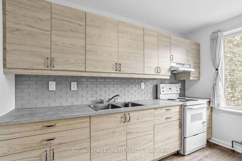Photo 7 at 17 - 8 Corinth Gardens, Mount Pleasant East, Toronto