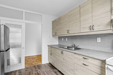 Photo 9 at 17 - 8 Corinth Gardens, Mount Pleasant East, Toronto