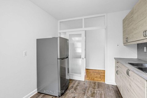 Photo 10 at 17 - 8 Corinth Gardens, Mount Pleasant East, Toronto