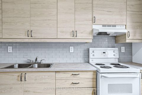 Photo 11 at 17 - 8 Corinth Gardens, Mount Pleasant East, Toronto