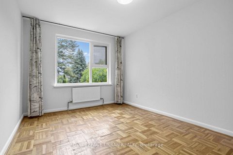 Photo 15 at 17 - 8 Corinth Gardens, Mount Pleasant East, Toronto