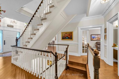 Photo 3 at 15 Theobalds Circle, Mill Pond, Richmond Hill