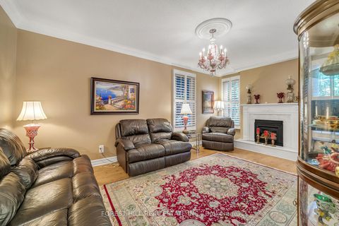 Photo 13 at 15 Theobalds Circle, Mill Pond, Richmond Hill