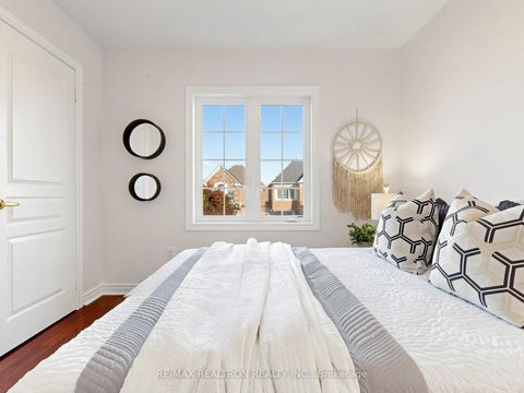 Photo 27 at 46 Mary Ellen Baker Crescent, Patterson, Vaughan