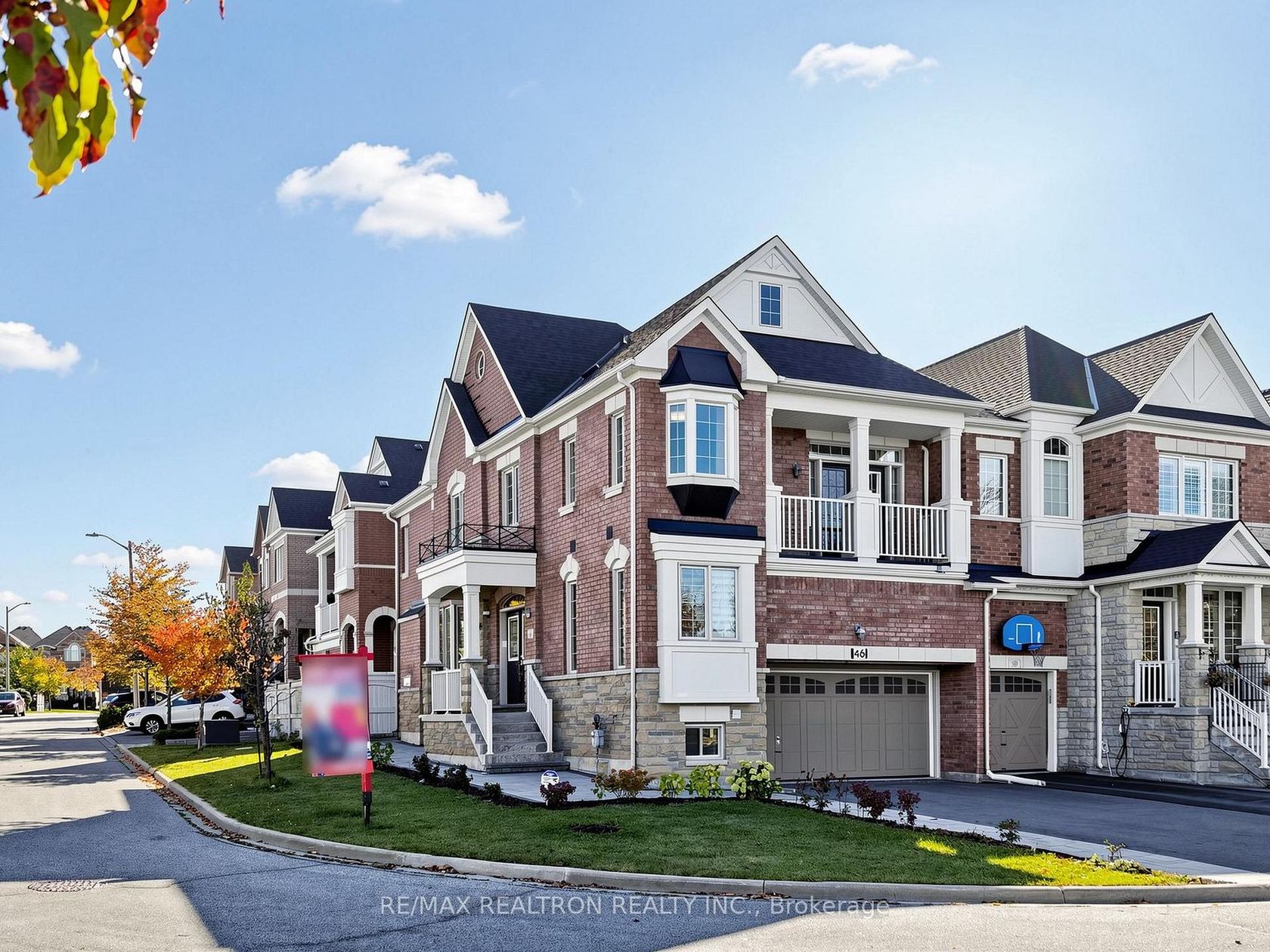 46 Mary Ellen Baker Crescent, Patterson, Vaughan photo number 2
