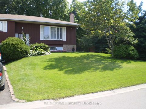 Photo 1 at 33 Maynard Drive, Schomberg, King