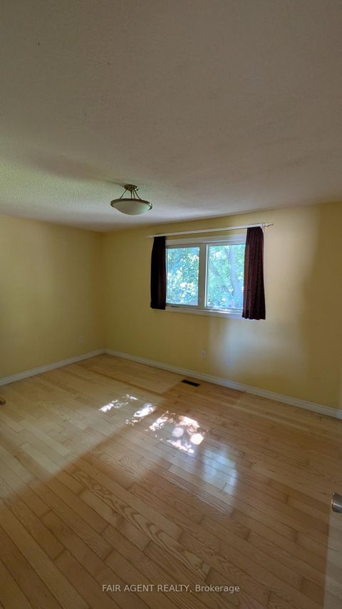 Photo 14 at 33 Maynard Drive, Schomberg, King
