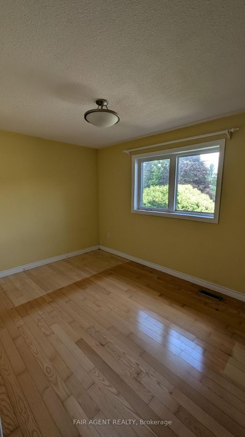 Photo 18 at 33 Maynard Drive, Schomberg, King