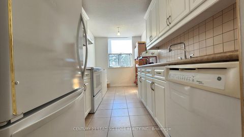 Photo 7 at 311 - 205 Hilda Avenue, Newtonbrook West, Toronto