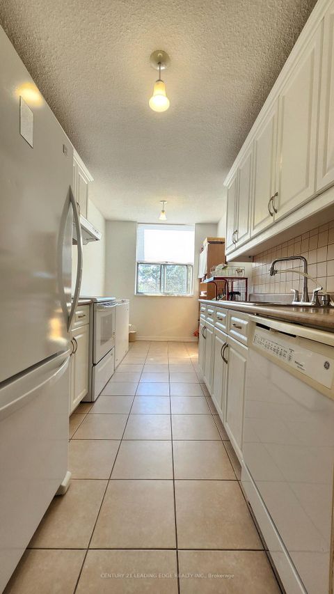 Photo 8 at 311 - 205 Hilda Avenue, Newtonbrook West, Toronto