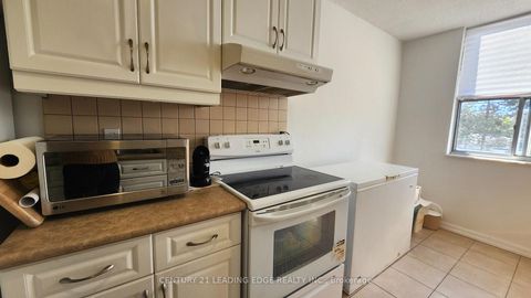 Photo 10 at 311 - 205 Hilda Avenue, Newtonbrook West, Toronto