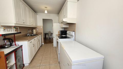 Photo 11 at 311 - 205 Hilda Avenue, Newtonbrook West, Toronto