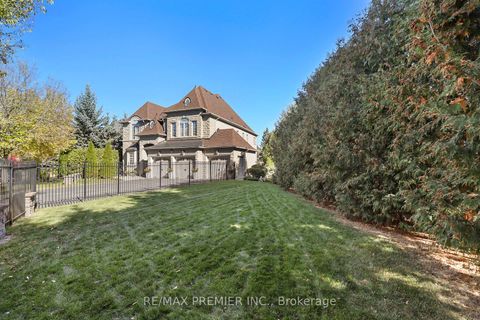 Photo 2 at 9 Migonette Street, Oak Ridges Lake Wilcox, Richmond Hill