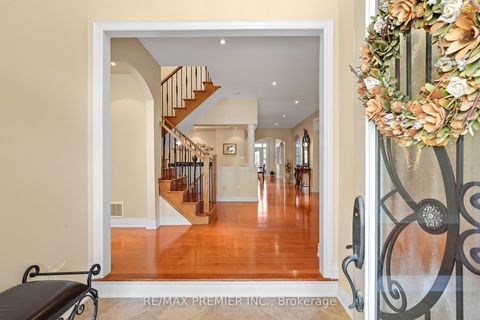 Photo 5 at 9 Migonette Street, Oak Ridges Lake Wilcox, Richmond Hill