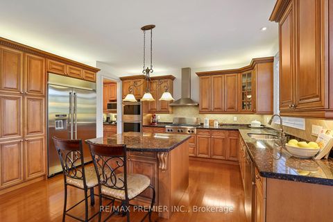 Photo 8 at 9 Migonette Street, Oak Ridges Lake Wilcox, Richmond Hill