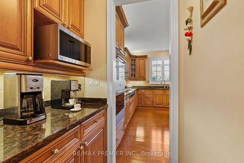 Photo 9 at 9 Migonette Street, Oak Ridges Lake Wilcox, Richmond Hill