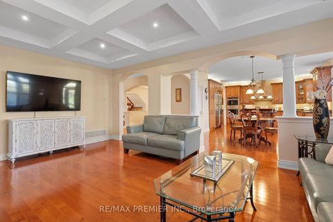 Photo 11 at 9 Migonette Street, Oak Ridges Lake Wilcox, Richmond Hill