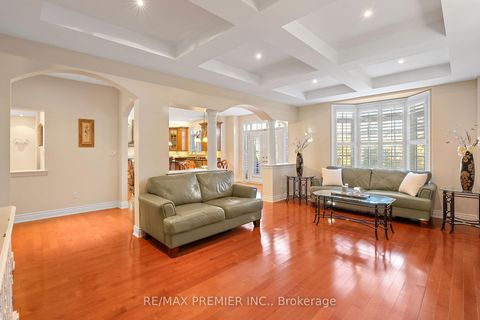 Photo 12 at 9 Migonette Street, Oak Ridges Lake Wilcox, Richmond Hill