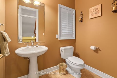 Photo 17 at 9 Migonette Street, Oak Ridges Lake Wilcox, Richmond Hill