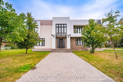 Photo 1 at 26 Lancer Drive, Maple, Vaughan