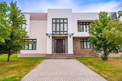 Photo 2 at 26 Lancer Drive, Maple, Vaughan
