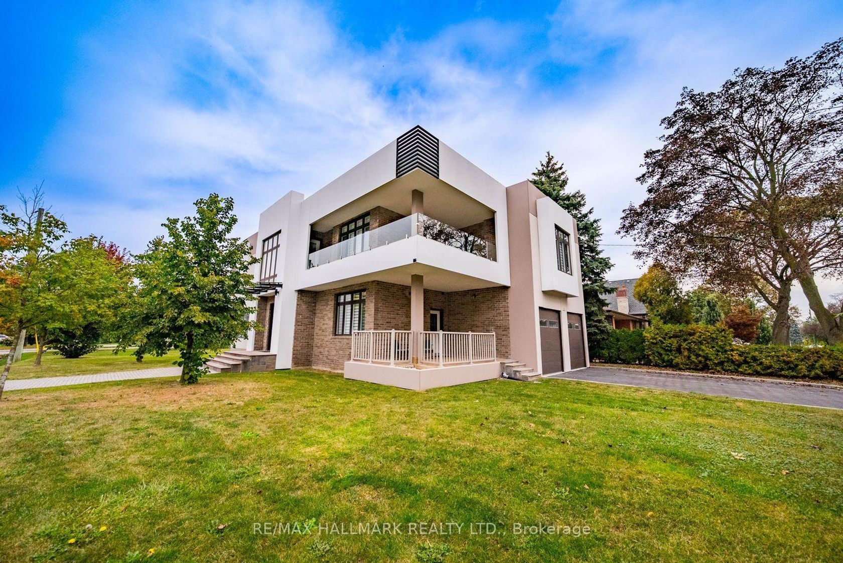 26 Lancer Drive, Maple, Vaughan photo number 2